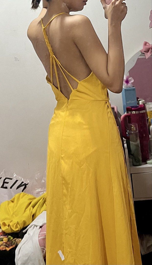 Mustard Maxi/Long Dress (Category: Dresses) located in Antipolo. Submitted by sldchloe_declutters (Listing ID 1462205333, Image 2). Description: Decluttering ❤️ •May stain sa back part ng dress sa bottom (nasa picture) •Lalamove/j&t Loc: Antipolo.