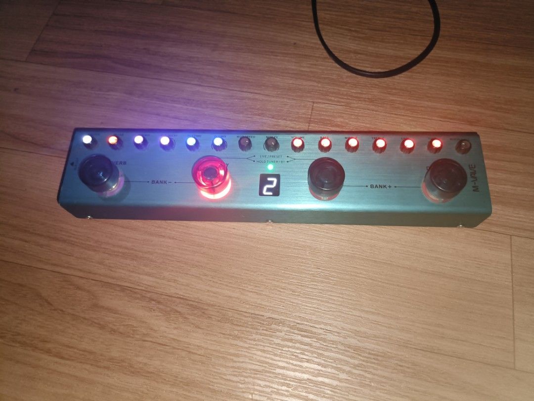 M-Wave TANK-G Combined Effects Pedal with Case (Category: Musical Instruments) located in San Fernando. Submitted by freewolf_63b845 (Listing ID 1462073591, Image 1). Description: - M-Wave TANK-G combined effects pedal - Multiple buttons and knobs for extensive sound customization - Includes a protective carrying case - All indicator lights are functional - Ideal for guitarists seeking to expand their sonic palette - Ready for its next owner.