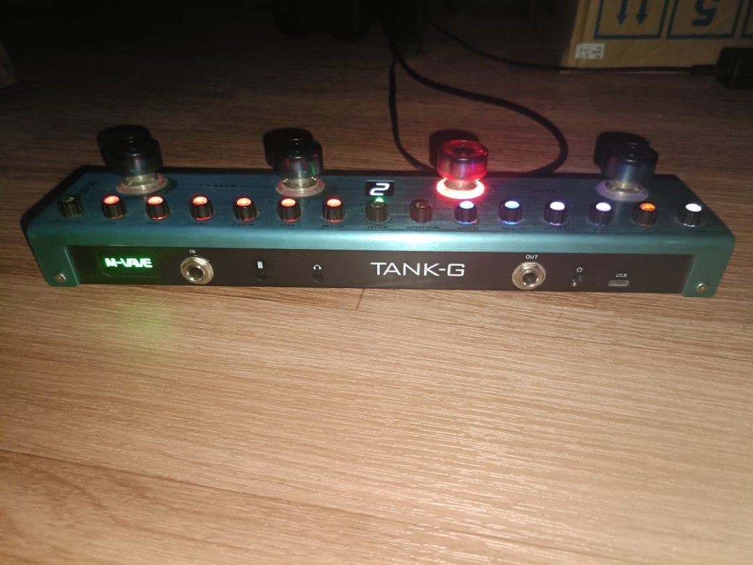 M-Wave TANK-G Combined Effects Pedal with Case (Category: Musical Instruments) located in San Fernando. Submitted by freewolf_63b845 (Listing ID 1462073591, Image 2). Description: - M-Wave TANK-G combined effects pedal - Multiple buttons and knobs for extensive sound customization - Includes a protective carrying case - All indicator lights are functional - Ideal for guitarists seeking to expand their sonic palette - Ready for its next owner.