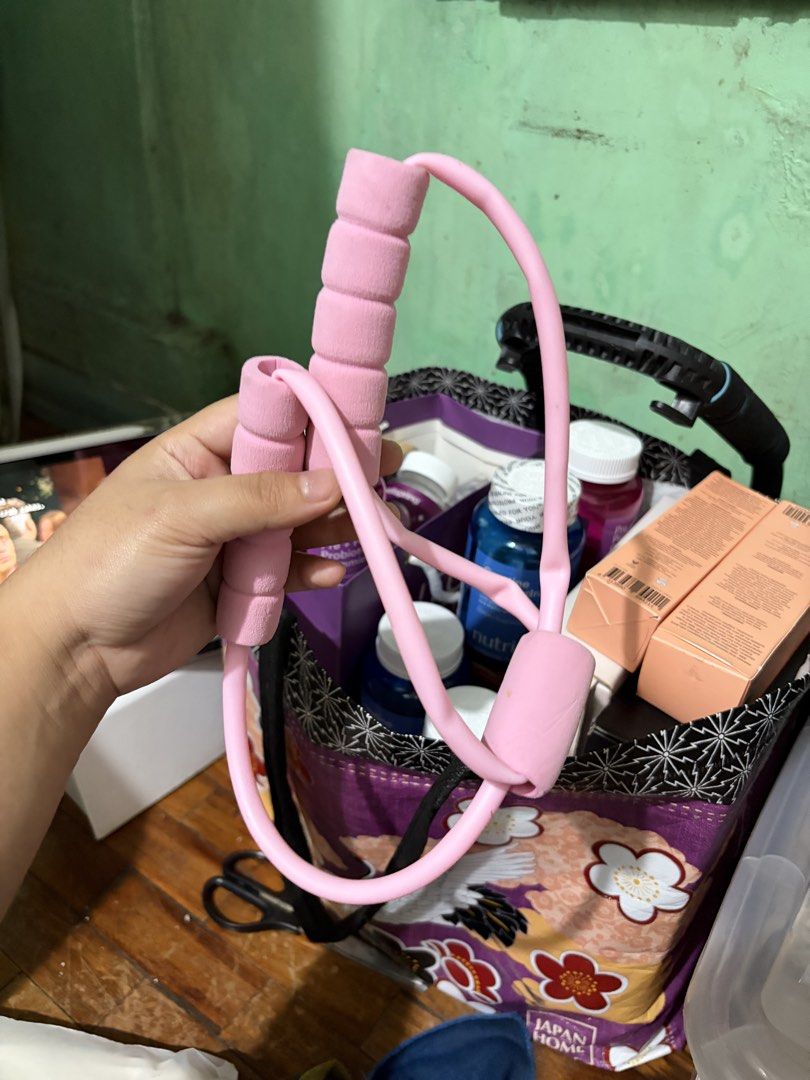 Freebies (when you buy 3 items or more) (Category: Makeup) located in Quezon City. Submitted by berrystrawng (Listing ID 1462077409, Image 2). Description: ❗️choose 1 item freebie.