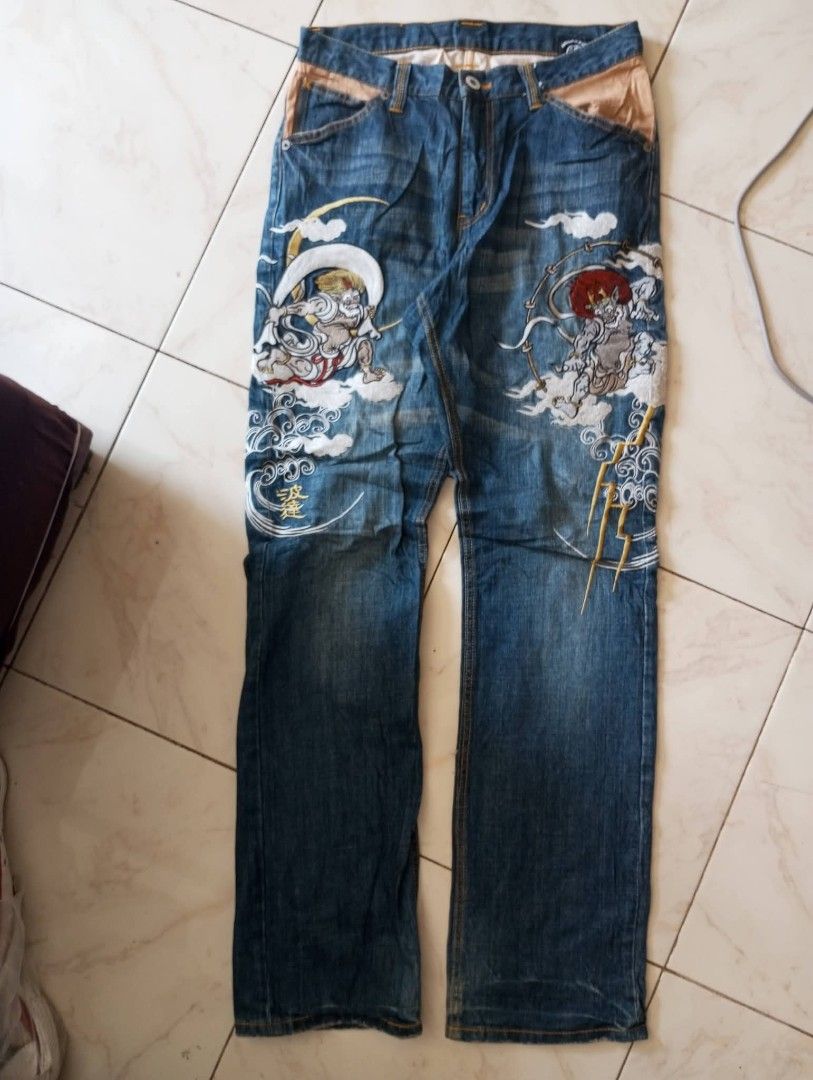 Naminoritattsuin Embroidered Jeans Size M (Category: Jeans) located in Talisay. Submitted by btchgetsome1 (Listing ID 1462074062, Image 1). Description: 33x42 9 hem - Brand: Naminoritattsuin - Style: Embroidered Jeans - Design: Japanese-inspired art featuring mythical figures and clouds - Back Detail: Leather patch with 'No Wave, No Life' slogan - Size: Medium (M) - Key Feature: Unique statement piece for your wardrobe.