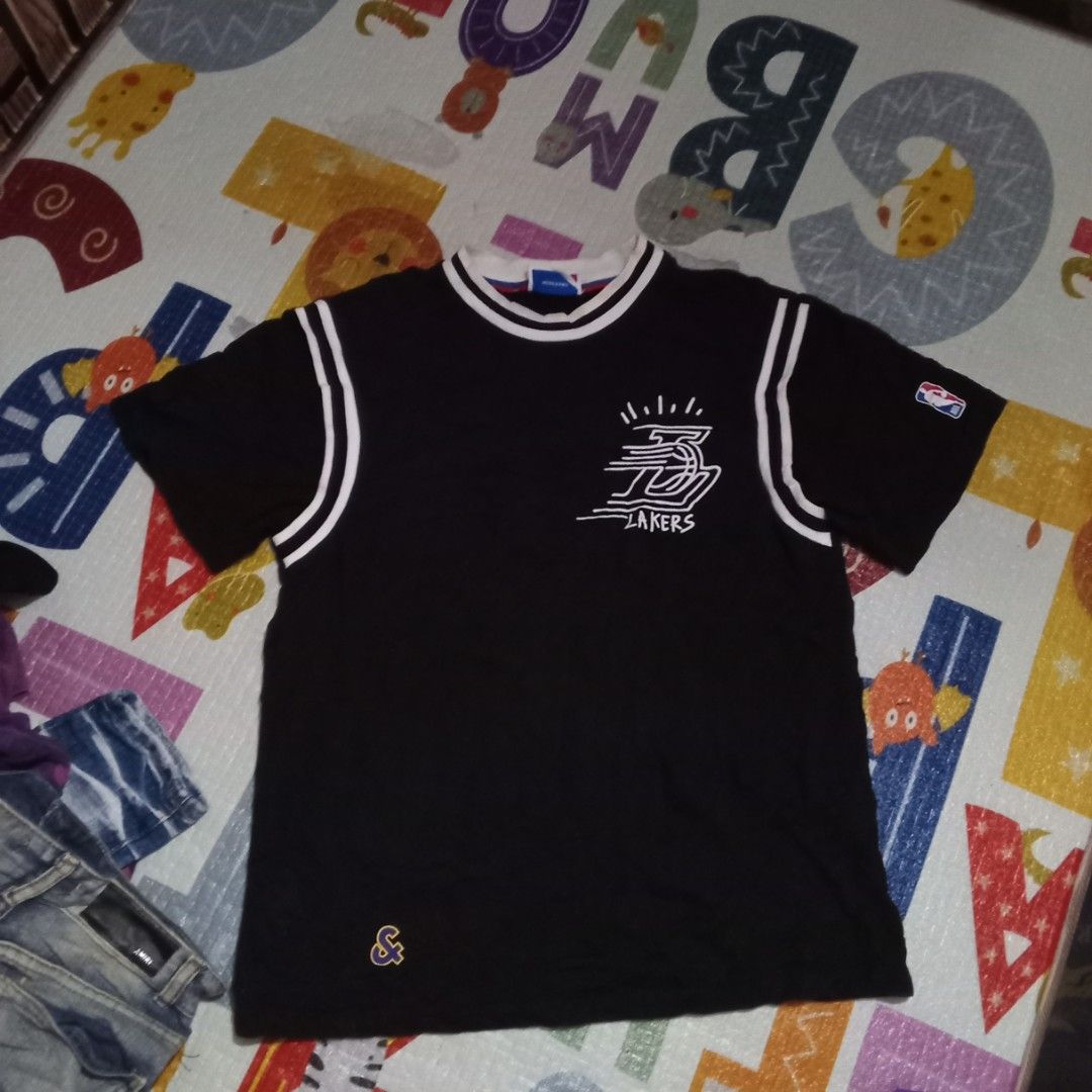 Nba Lakers jack n Jones (Category: Formal Shirts) located in Manila. Submitted by tcbukay_zxc25 (Listing ID 1462152527, Image 1). Description: nba Lakers x jack n Jones excellent pa toh dime's 21x28.