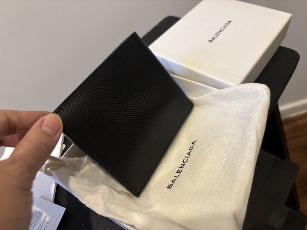 NEW Authentic BALENCIAGA Bifold Wallet for Men (Category: Wallets & Card Holders) located in Paranaque City. Submitted by mysinfulindulgence (Listing ID 1462199585, Image 3). Description: New with tag, cards, dustbag and box Guaranteed authentic Balenciaga wallet bought from Mr Porter in the UK Your purchase will help feed and care for the Cats of NSHA😻🙏 Pick up loc: bf homes paranaque Mop: bdo / gcash Mod: lbc, grab or lalamove .