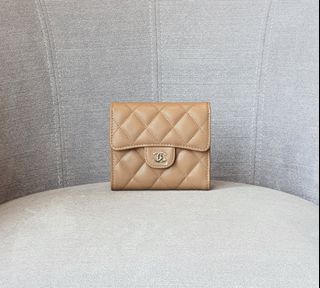 (Category: ) located in . Submitted by luxurydesignerbrands (Listing ID 1462185295, Image 1). Description: .
