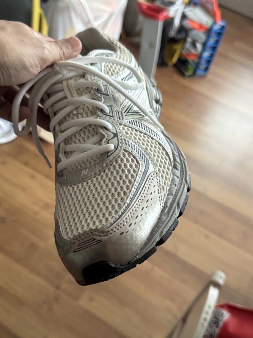 New balance 860 v2 (Category: Casual Shoes) located in Marikina City. Submitted by josefm5g8_11 (Listing ID 1462104055, Image 3). Description: New balance 860 v2 Condition: like new.