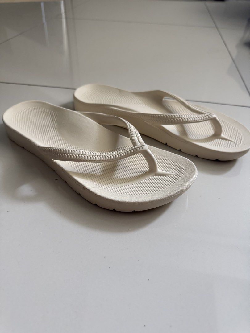 NEW Cream Flip-Flops Size 39 (Category: Slippers and slides) located in Taguig. Submitted by liapol2710 (Listing ID 1462052941, Image 1). Description: - Cream colored flip-flops - Comfortable and easy to wear - Wavy grip pattern on sole for enhanced traction - Made in China - Size 39.