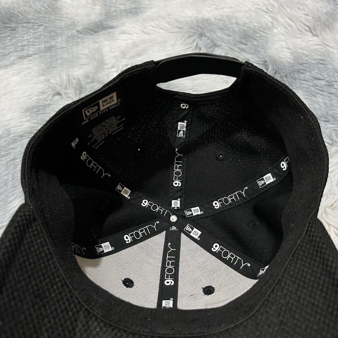 New Era (Category: Caps & Hats) located in Alubijid. Submitted by rstylthrft (Listing ID 1462206197, Image 3). Description: .