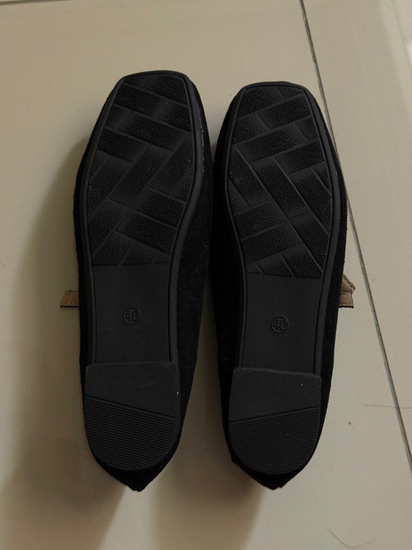 NEW Flats/Ballerinas (Category: Flats & Sandals) located in Taguig. Submitted by liapol2710 (Listing ID 1462051512, Image 3). Description: - Black flats with a suede-like finish - Size 40 - Two adjustable buckle straps across the foot - Chic square toe design - Comfortable for all-day wear - Durable sole with excellent grip pattern - Versatile for casual outings or dressing up your look.