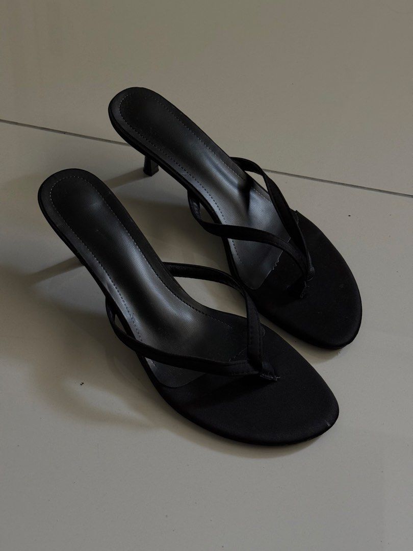 NEW Pumps (Category: Heels) located in Taguig. Submitted by liapol2710 (Listing ID 1462051989, Image 2). Description: .