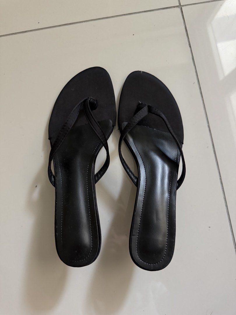NEW Pumps (Category: Heels) located in Taguig. Submitted by liapol2710 (Listing ID 1462051989, Image 3). Description: .