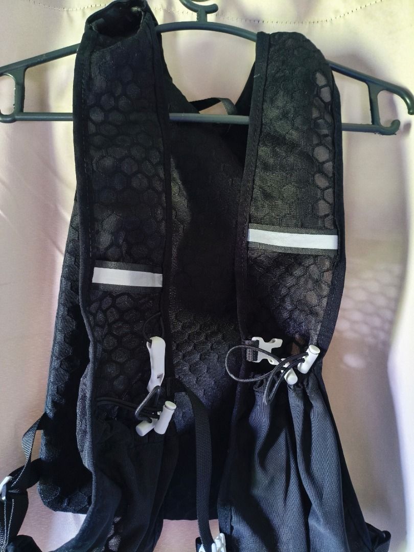 Newboler Hydration Black Bag Backpack with 2L Water Bladder (Category: Backpacks) located in Cavite. Submitted by techgamerdad3316 (Listing ID 1462065184, Image 2). Description: ⚠️SLIGHTLY NEGOTIABLE ⚠️FREE SHIPPING DELIVERY ➡️ Selling Price: P800 ➡️ Original Price: P1,000 ➡️ DOP: July 2025 ➡️ Used like once or twice ➡️ Hand-washed once ➡️ Material: Polyester ➡️ Capacity: 5L ➡️ Weight and Size: 169g / 39x17x1cm ➡️ Ideal for outdoor activities: ✔️
