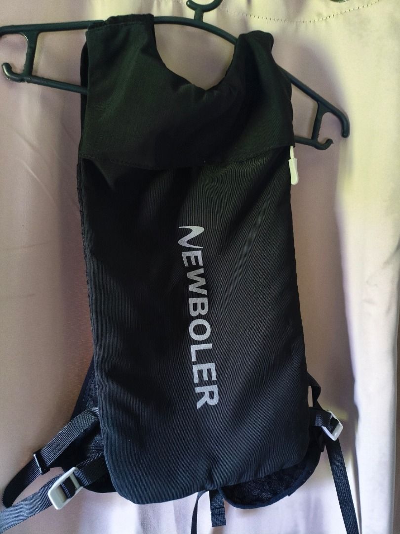 Newboler Hydration Black Bag Backpack with 2L Water Bladder (Category: Backpacks) located in Cavite. Submitted by techgamerdad3316 (Listing ID 1462065184, Image 3). Description: ⚠️SLIGHTLY NEGOTIABLE ⚠️FREE SHIPPING DELIVERY ➡️ Selling Price: P800 ➡️ Original Price: P1,000 ➡️ DOP: July 2025 ➡️ Used like once or twice ➡️ Hand-washed once ➡️ Material: Polyester ➡️ Capacity: 5L ➡️ Weight and Size: 169g / 39x17x1cm ➡️ Ideal for outdoor activities: ✔️
