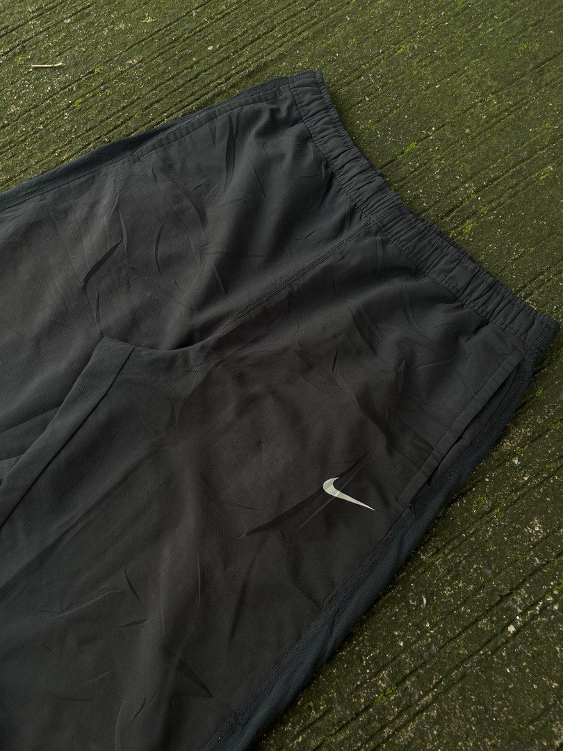 Nike (Category: Joggers) located in Manila. Submitted by arooold (Listing ID 1462046549, Image 3). Description: Nike Drifit Trackpanta with Logo back 30-34 W 41 L 10 Hem Complete Tag/Wash Tag Excellent Condition +sf via jnt .