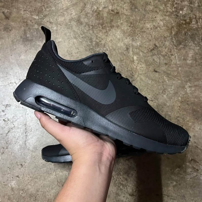 Nike Air Max Tavas Black Sneakers (Category: Sneakers) located in Antipolo. Submitted by robin.cc (Listing ID 1462055702, Image 2). Description: .