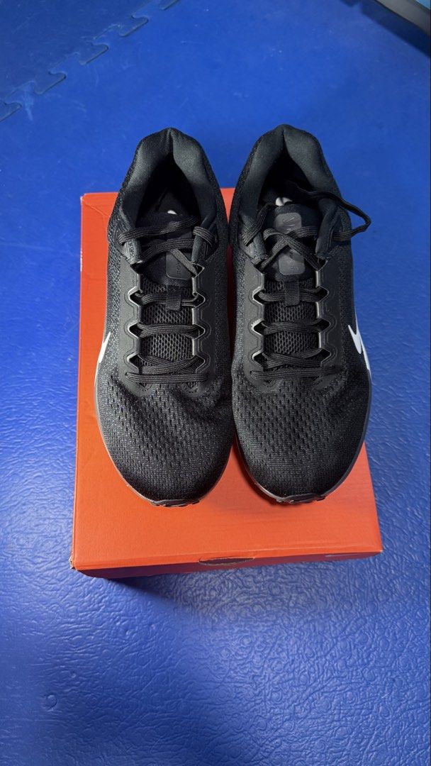 Nike Air Winflo 11 (Category: Sneakers) located in Manila. Submitted by rynnoceros (Listing ID 1462100643, Image 3). Description: - Brand: Nike - Color: Black - Size: 9.5 US Men's/ 11 US Women’s - Condition: Great for running or everyday wear - Features: Super comfy, lightweight - Includes: Original box.
