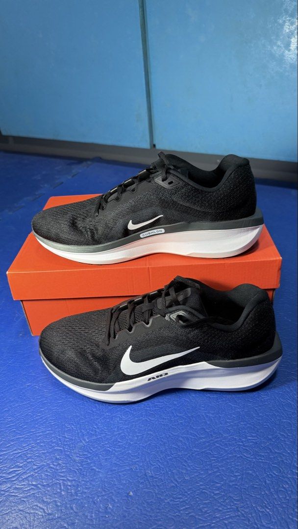 Nike Air Winflo 11 (Category: Sneakers) located in Manila. Submitted by rynnoceros (Listing ID 1462100643, Image 2). Description: - Brand: Nike - Color: Black - Size: 9.5 US Men's/ 11 US Women’s - Condition: Great for running or everyday wear - Features: Super comfy, lightweight - Includes: Original box.