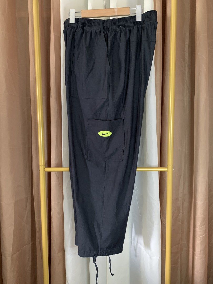 NIKE BAGGY CARGO PANTS (Category: Jeans) located in Binalonan. Submitted by thrift_on2022 (Listing ID 1462182011, Image 1). Description: W - 34 L - 39 HEM - 9 Excellent condition✅.