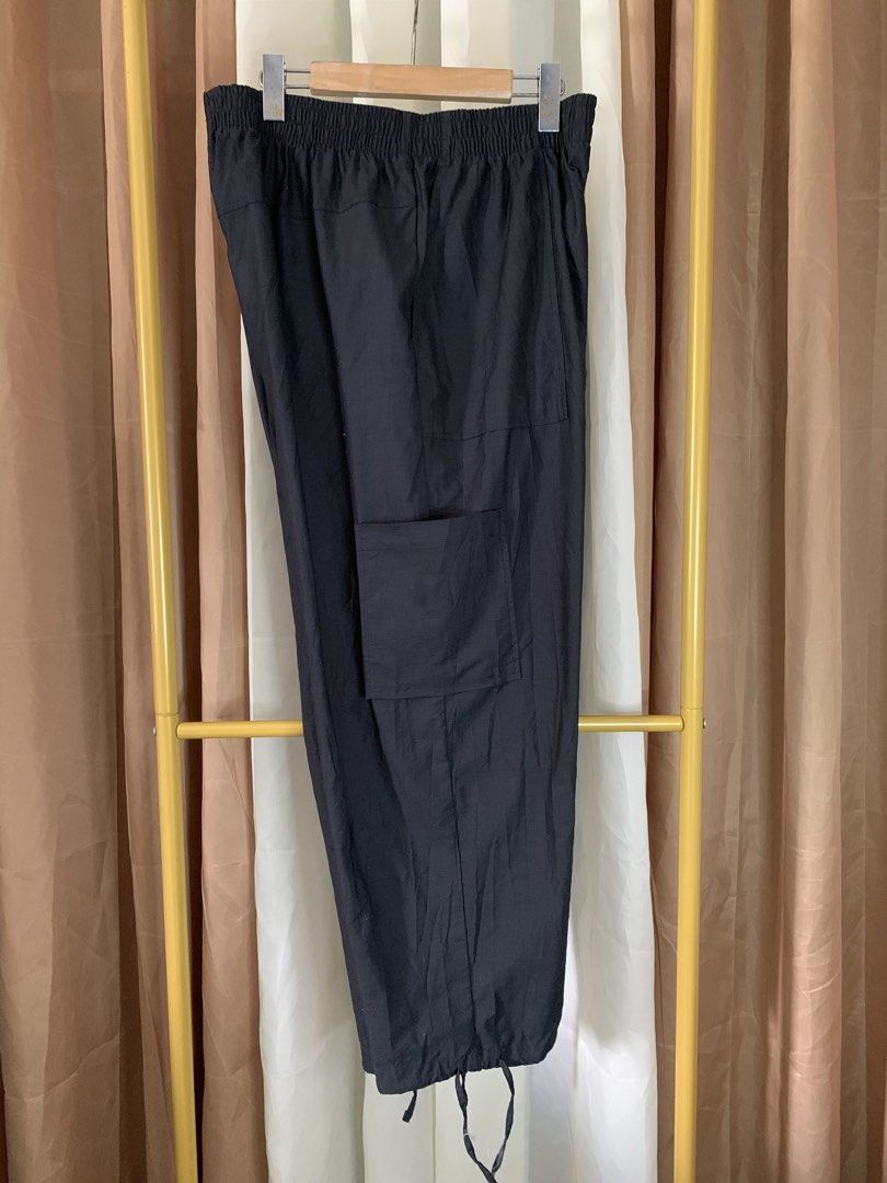 NIKE BAGGY CARGO PANTS (Category: Jeans) located in Binalonan. Submitted by thrift_on2022 (Listing ID 1462182011, Image 2). Description: W - 34 L - 39 HEM - 9 Excellent condition✅.