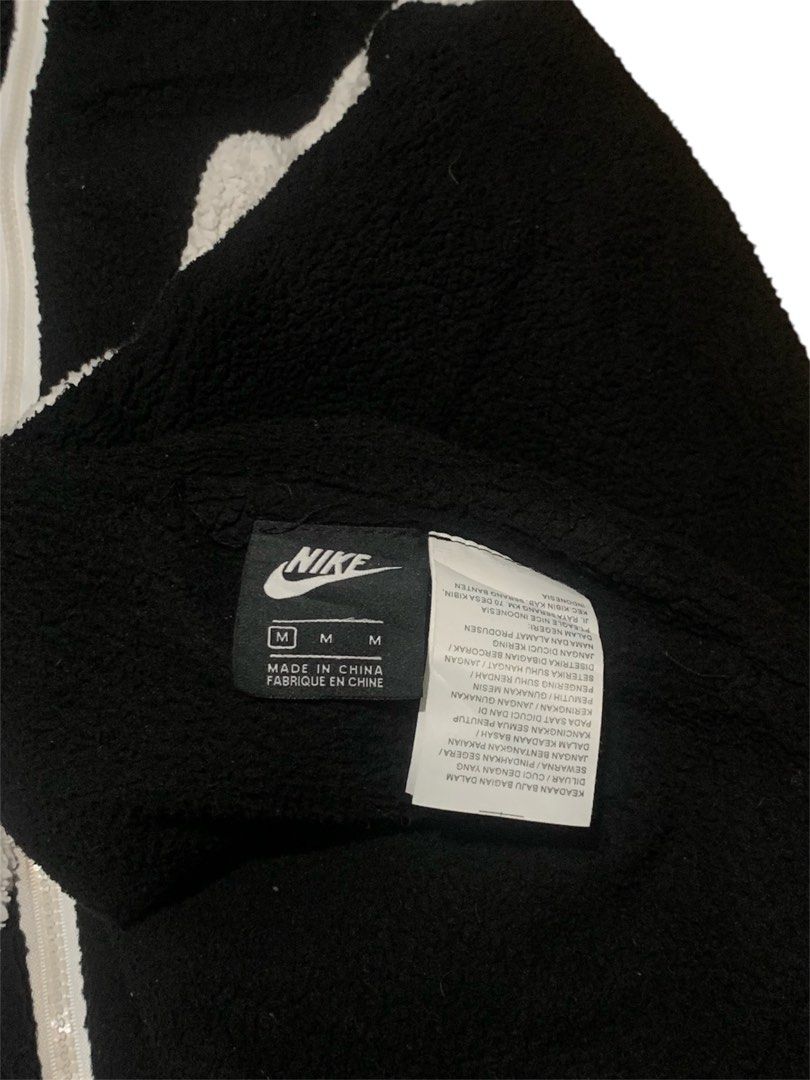 Nike Big Swoosh (Category: Coats, Jackets and Outerwear) located in Manila. Submitted by lyf_7hrift (Listing ID 1462178420, Image 3). Description: Nike Big Swoosh Revirsable Sweater P1,300 31L 24W Dimes 10/10 Color Rate Excellent Condition.