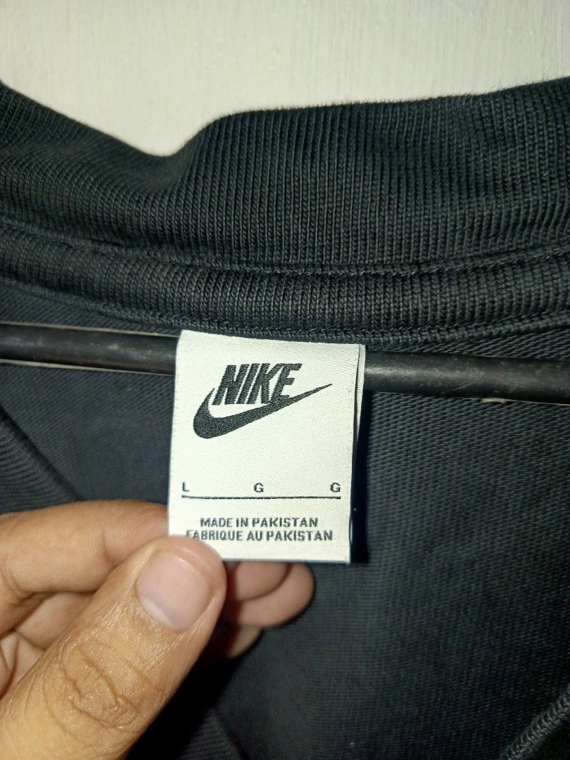 Nike Black Cardigan Size L (Category: Coats, Jackets and Outerwear) located in Pasig City. Submitted by atmclick (Listing ID 1462107941, Image 3). Description: - Black Nike cardigan - Size L - Dimes 22x29 - Embroidered Nike logo on chest - Button-up front - Made in Pakistan - Ideal for layering or wearing solo.