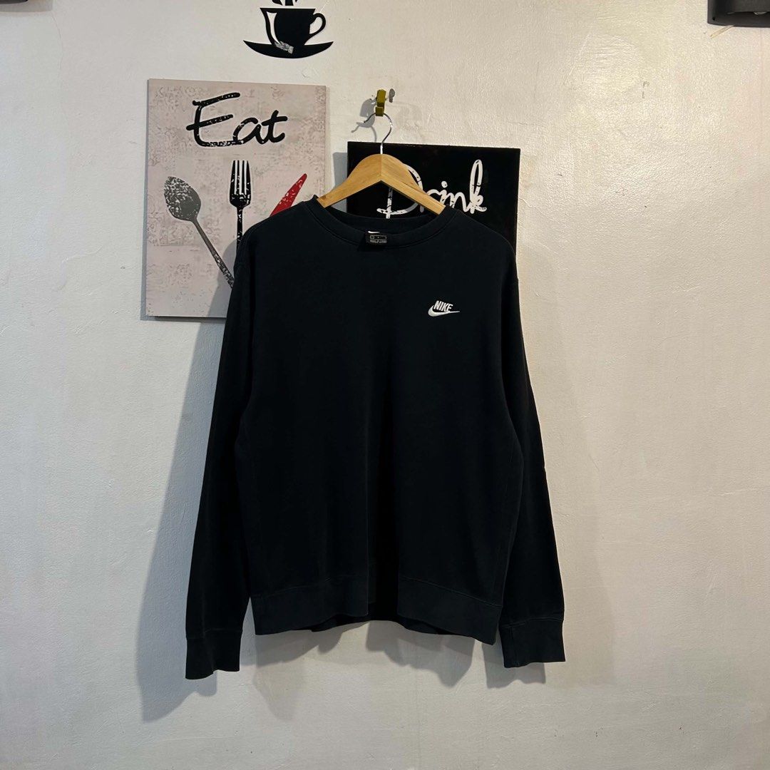 Nike Black Crewneck Sweatshirt (Category: Coats, Jackets and Outerwear) located in Manila. Submitted by jakes_thrift_shop (Listing ID 1462036354, Image 1). Description: - Classic black Nike crewneck sweatshirt - Small embroidered Nike logo on chest - Size L (tag) - Made in China - Ideal for casual wear or layering.