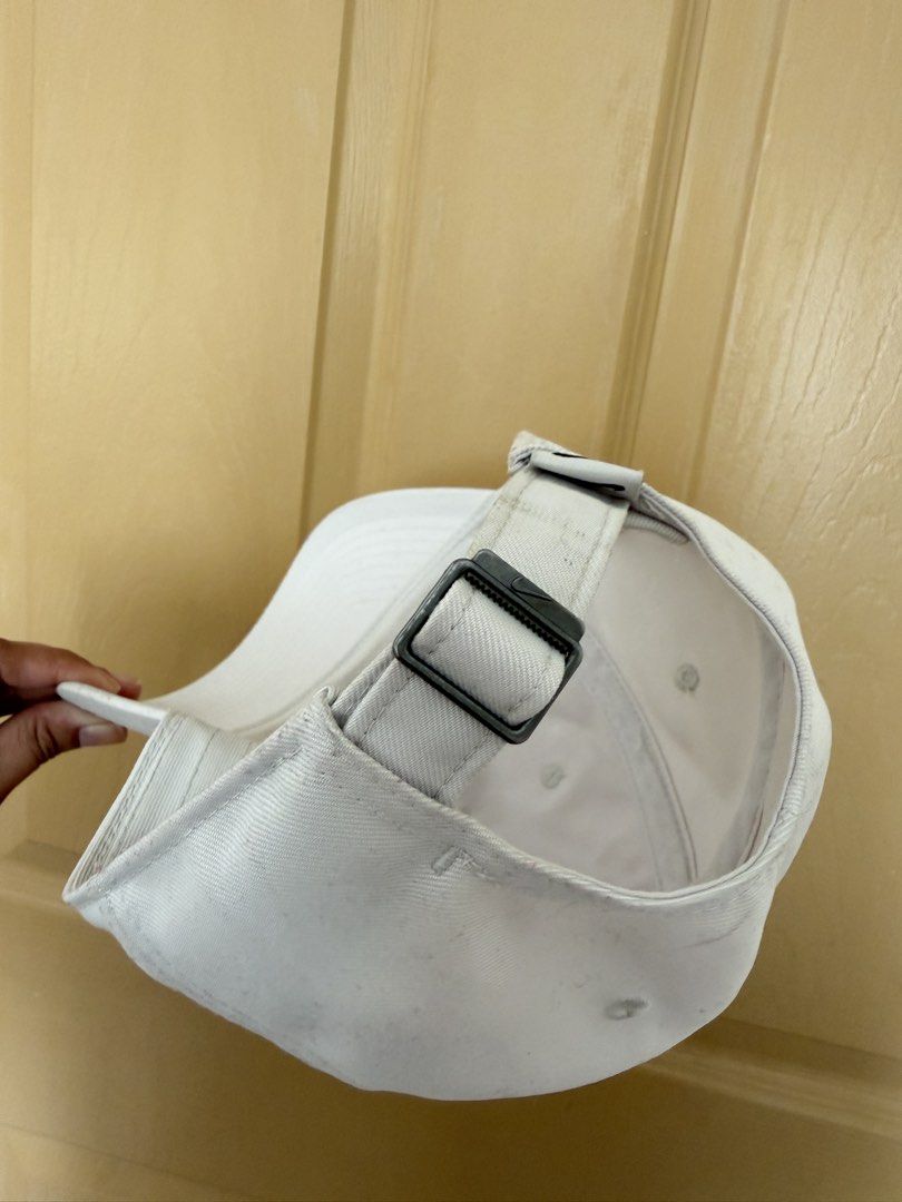 Nike Cap for Women (Category: Community) located in Paranaque City. Submitted by kristin_llena (Listing ID 1462091866, Image 2). Description: Used. ₱950.