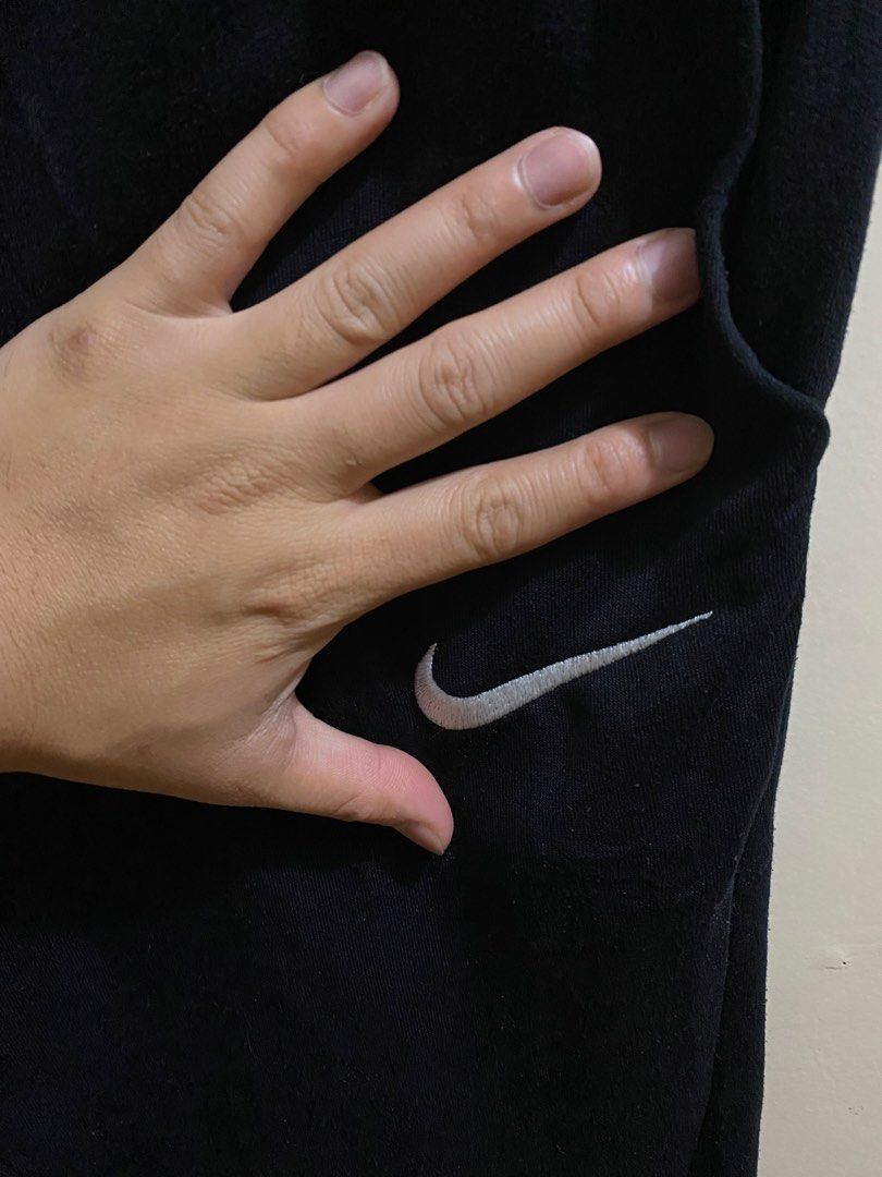 Nike Dri fit emb logo (Category: Joggers) located in Baguio. Submitted by gama_apparel (Listing ID 1462162453, Image 2). Description: Legit Size M-large Waistline 30-32 Length 38inch Colorrate 10/10 Excellent to asnew.