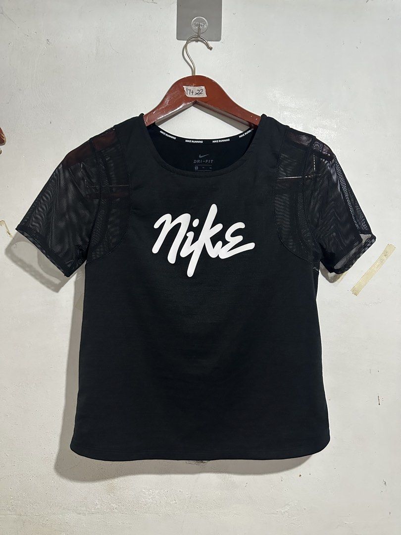 Nike Dri-FIT SS Runway short-sleeve (Category: Activewear) located in Quezon City. Submitted by jeconiah.tayuman (Listing ID 1462221782, Image 1). Description: Good as new no issues Xl on tag Stretchable Fit to S-L Depende sa Dimensions 17x22 Black Nike Dri-Fit running t-shirt - Size XL - Mesh sleeves for enhanced breathability - Classic Nike logo graphic on the front - Small Nike swoosh on the back - Made in Sri Lanka.