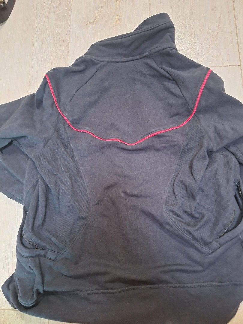 Nike Dry Fit Jacket 外套 （分類：外套及戶外衣服）位於 Hong Kong。 由 creambambi 提交（商品編號 1462193064，圖片 2）。簡介： 郵寄方式💌 1. 平郵按郵局收費（ 郵寄風險由買家承擔） 2.SF 到付 付款方式 Payme/ FPS 💌溫馨提示 🎀本帳號超過700個5⭐好評價 🚩貨物出門，恕不退換，如圖所見 🚩如有任何疑問，請先查詢清楚🙇 🚩請想清楚才出價，出價後不能取消交易 🚩一旦付款，不接受任何理由退款，並需要在7日內完成交易。 ⭐️⭐️⭐️⭐️⭐️⭐️⭐️⭐️⭐️⭐️⭐️⭐️。