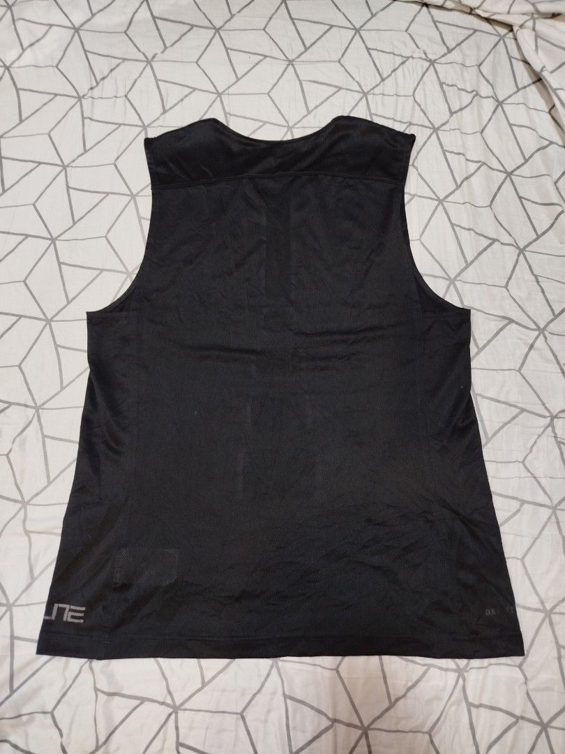 NIKE ELITE DRY-FIT (Category: Activewear) located in Antipolo. Submitted by goods_thrift (Listing ID 1462058144, Image 1). Description: NIKE DRY-FIT ELITE Colorate 9/10 Size Large to Xlarge issue fade neck tag 400 Free Sf.