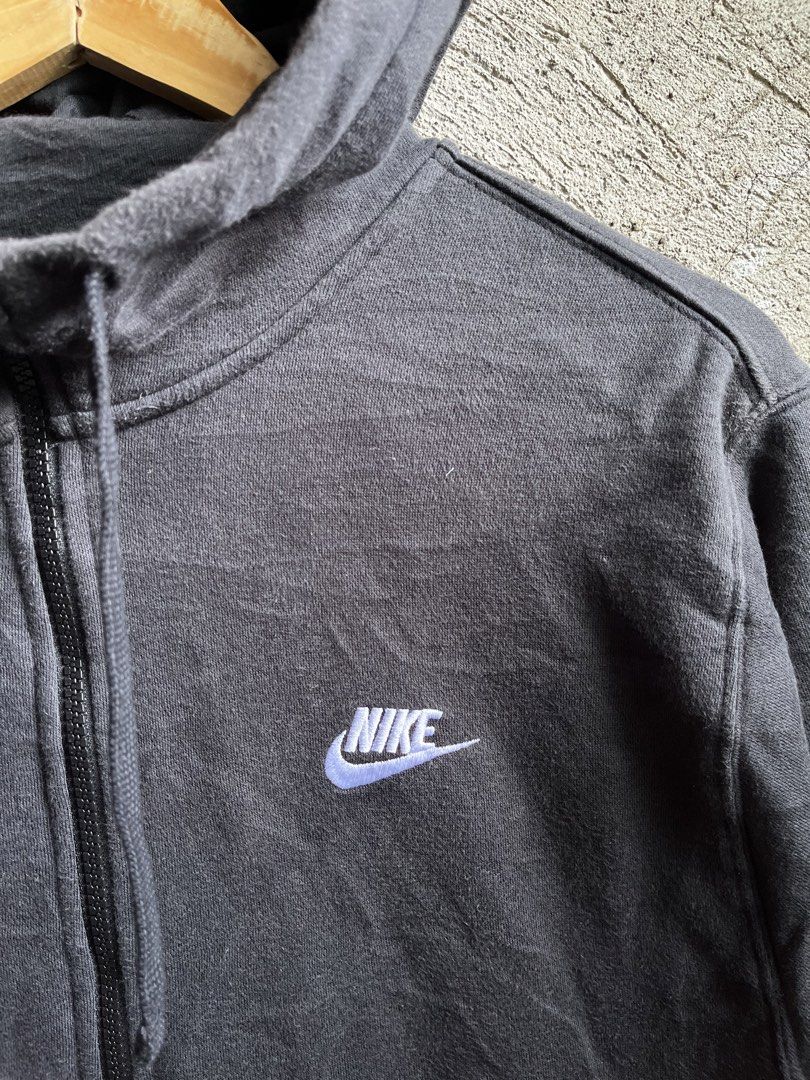 NIKE EMBROIDERED FULL ZIP HOODIE (Category: Hoodies) located in Cagayan de Oro. Submitted by rewornthriftph (Listing ID 1462047359, Image 2). Description: width: 22 length: 27 medium | FITS also on small Color rate: 9/10 Issue: NEED WASH In EXCELLENT Condition See details and reference on slides Payment Methods: GCASH/JNT PLS MANAGE YOUR EXPECTATIONS. THRIFT ITEMS, NO CANCELLATION ₱500.