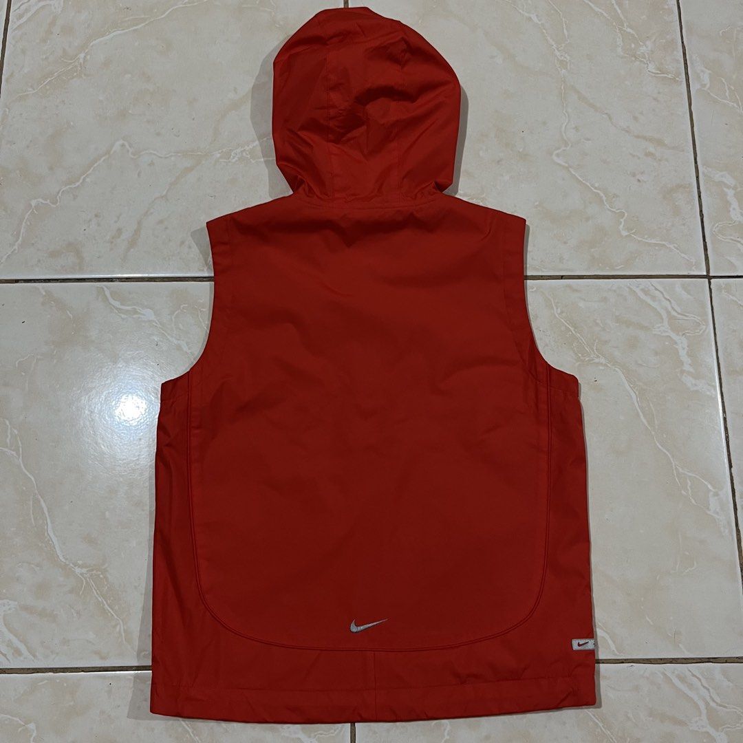 Nike hooded zip-up vest (Category: Tshirts & Polo Shirts ) located in Alubijid. Submitted by rstylthrft (Listing ID 1462201335, Image 3). Description: .