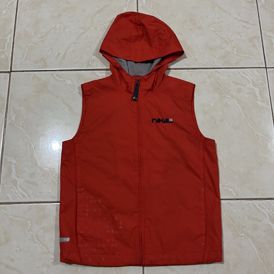 Nike hooded zip-up vest (Category: Tshirts & Polo Shirts ) located in Alubijid. Submitted by rstylthrft (Listing ID 1462201335, Image 1). Description: .