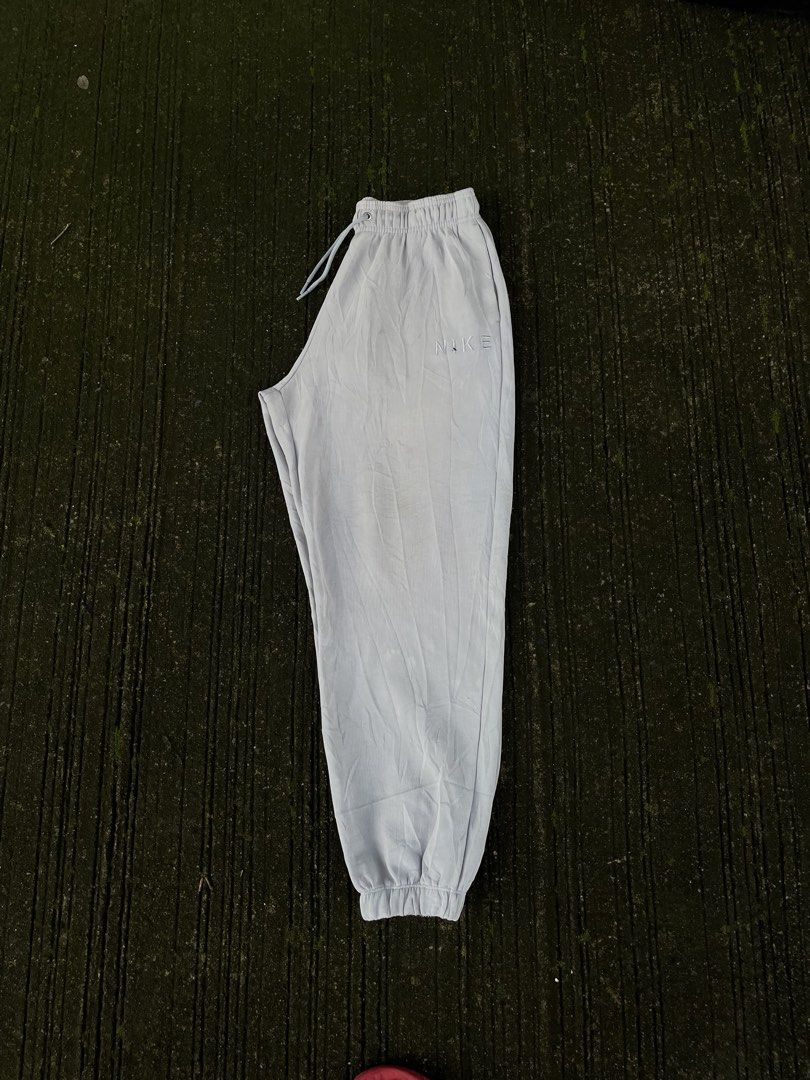 Nike Jogger (Category: Joggers) located in Manila. Submitted by arooold (Listing ID 1462047623, Image 2). Description: Nike Gray Jogger 26-30 W 38 L Complete Tag/Wash Tag Good Condition Minimal Hairline and Stain, need wash + sf.