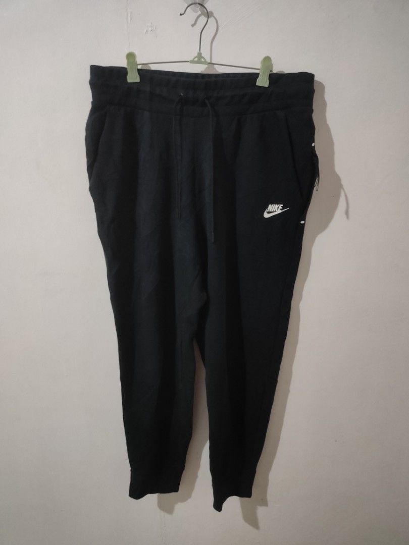 Nike Jogger Pants (Category: Joggers) located in Ozamiz City. Submitted by ukaygrails (Listing ID 1462141005, Image 1). Description: Excellent condition No issue Color rate 9.9/10 Waist 32-36 Length 38.
