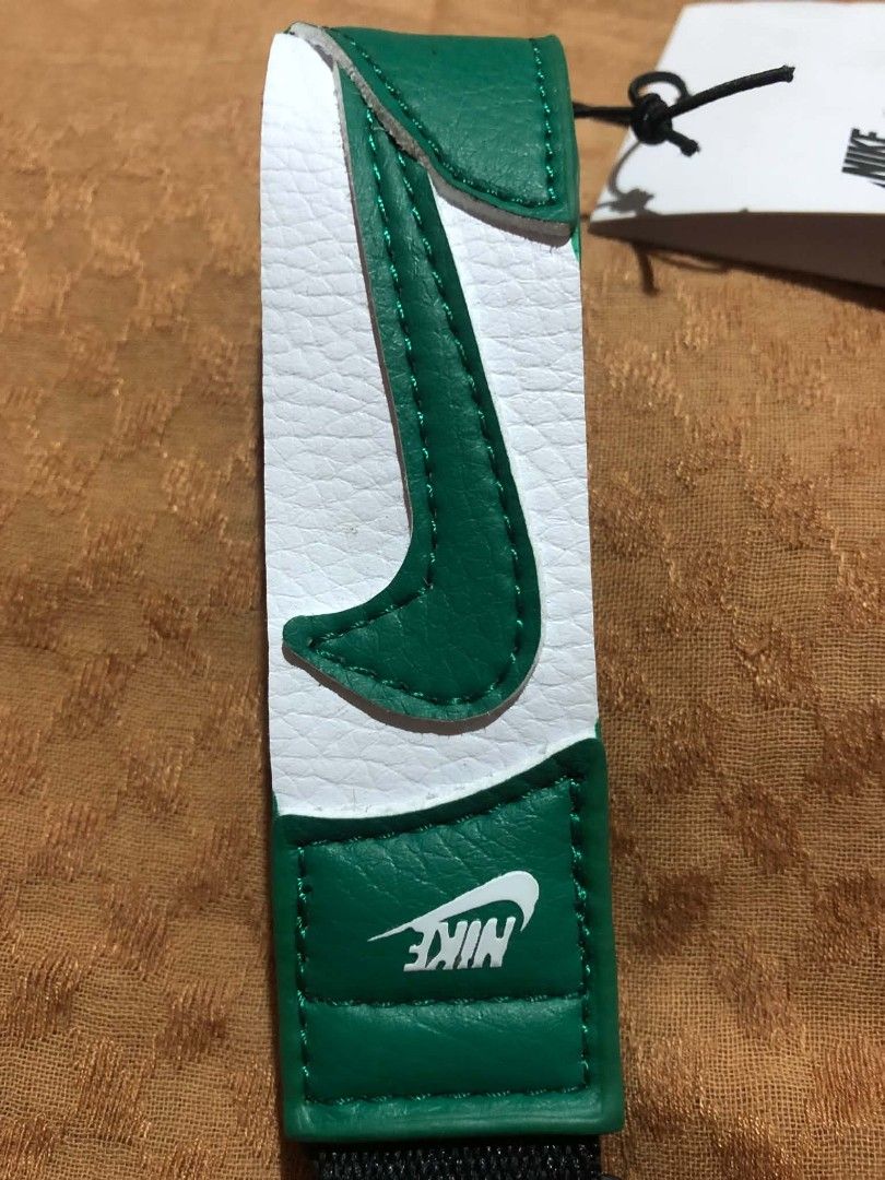 NIKE KEYHOLDER BNEW (Category: Accessory Holder, Box & Organizers) located in Zamboanga. Submitted by outtagetme (Listing ID 1462195500, Image 1). Description: NIKE KEY HOLDER BNEW NAPUNIT LANG YUNG SUPOT KAYA INALIS LENGHT 7.5 INCHES SOLID NITO 🔥🔥.