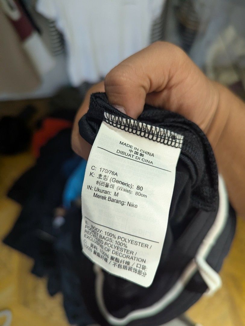 Nike Men's Athletic Shorts Size L (Category: Shorts) located in Manila. Submitted by roblesniks33584 (Listing ID 1462053101, Image 3). Description: - Nike Athletic Shorts - Color: Dark Blue with White Swoosh Logo - Size: Large (L) - Features: Elastic waistband with drawstring for adjustable comfort - Material: Soft and breathable fabric - Ideal for: Workouts, running, gym sessions, or casual wear.