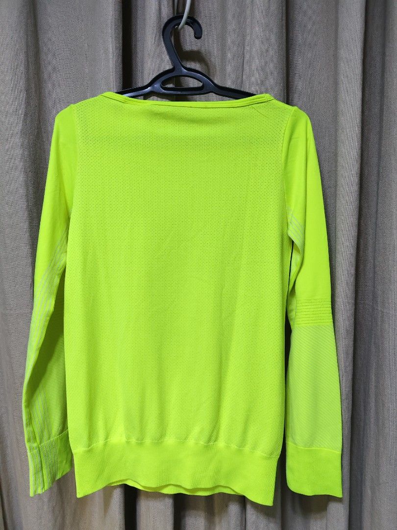 Nike Neon Volt Athletic Top (Size M) - Great Condition! (Category: Activewear) located in Baguio. Submitted by pisces_beattidue23 (Listing ID 1462038108, Image 2). Description: Nike Neon Volt Athletic Top (Size M) - Great Condition!.