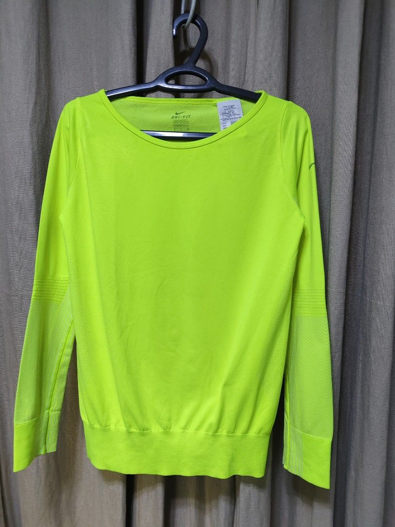 Nike Neon Volt Athletic Top (Size M) - Great Condition! (Category: Activewear) located in Baguio. Submitted by pisces_beattidue23 (Listing ID 1462038108, Image 1). Description: Nike Neon Volt Athletic Top (Size M) - Great Condition!.