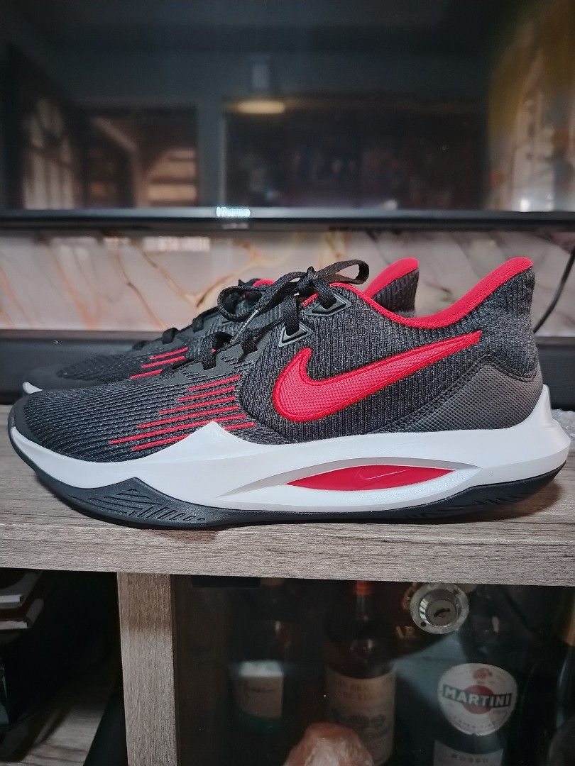 NIKE Precision 5 Bred Basketball Shoes (Category: Sneakers) located in Tanza. Submitted by takodachi23 (Listing ID 1462112202, Image 2). Description: NIKE Precision 5 Bred Brand New. No box, padala galing abroad. Replaced insole. .