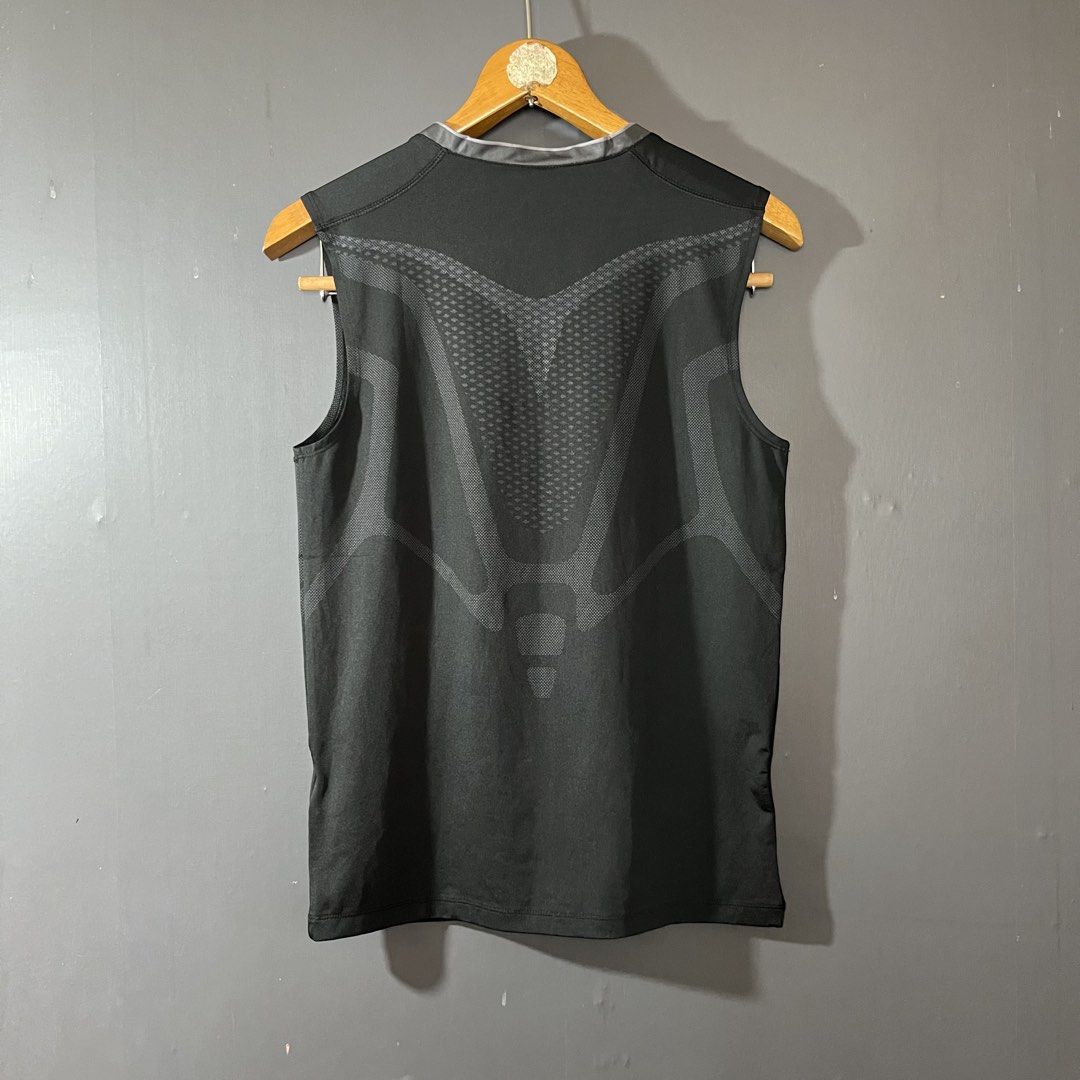 Nike Pro Compression Sleeveless athletic tank top Size Large (Category: Activewear) located in Butuan. Submitted by maluthrift (Listing ID 1462114927, Image 2). Description: Nike Pro Compression Sleeveless athletic tank top Size Large 📏 FLAT LAY MEASUREMENTS •Size on Tag: XL •Width/Pit-to-Pit (Chest): 16.5” •Length (Top to Bottom): 24” •Sleeves: N/A ✨ FEATURES & DETAILS •Condition : Excellent •Issue : None (No holes, no snags/runs, no stains, no