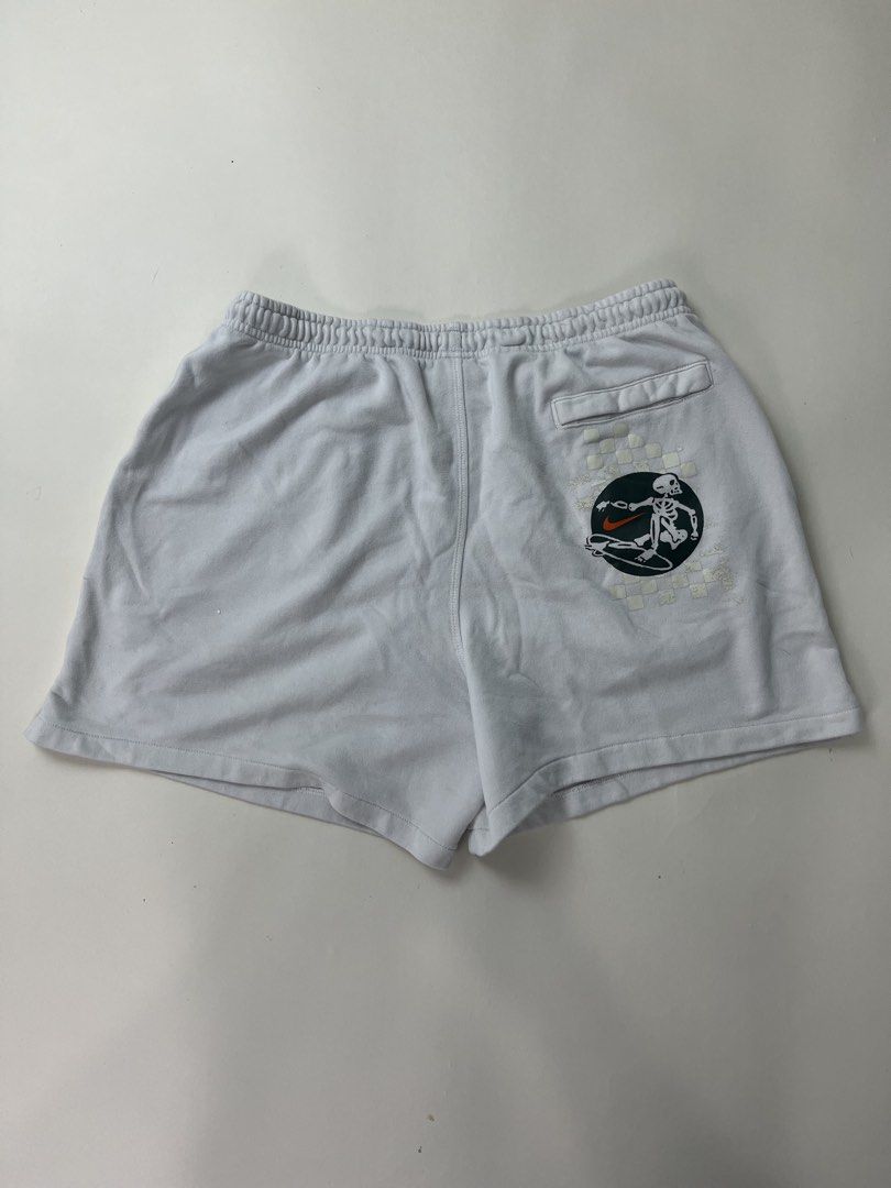 Nike Shorts (Category: Shorts) located in Makati City. Submitted by ufcknwthbst (Listing ID 1462074802, Image 3). Description: 16 inch length 9.5/10 condition No issue.
