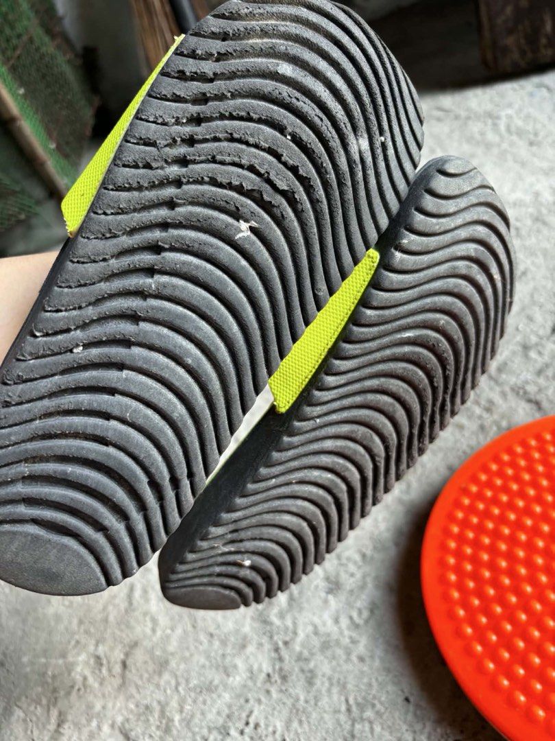 Nike slippers for kids size4Y (Category: Babies & Kids Fashion) located in Angeles City. Submitted by TheAuthenticcorner2018 (Listing ID 1462112043, Image 3). Description: -in good condition .