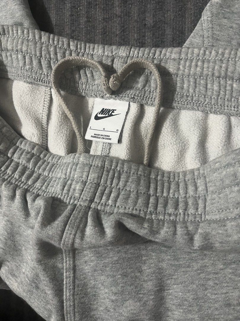 NIKE SWEATPANTS (Category: Joggers) located in Manila. Submitted by gotstar (Listing ID 1462050392, Image 3). Description: NIKE SWEATPANTS LARGE ON TAG NO ISSUE, NEED WASH.