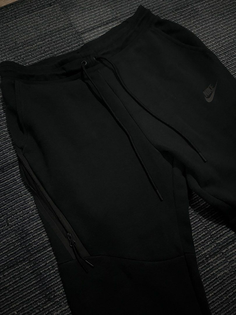 Nike Tech Fleece Joggers Black Size M (Category: Joggers) located in Pasay City. Submitted by Oboyyy (Listing ID 1462214771, Image 2). Description: - Black Nike Tech Fleece Joggers - Size: Medium - Classic Nike logo on left thigh - Side zippered pocket for secure storage - Adjustable drawstring waist for a custom fit - Comfortable and stylish for everyday wear.