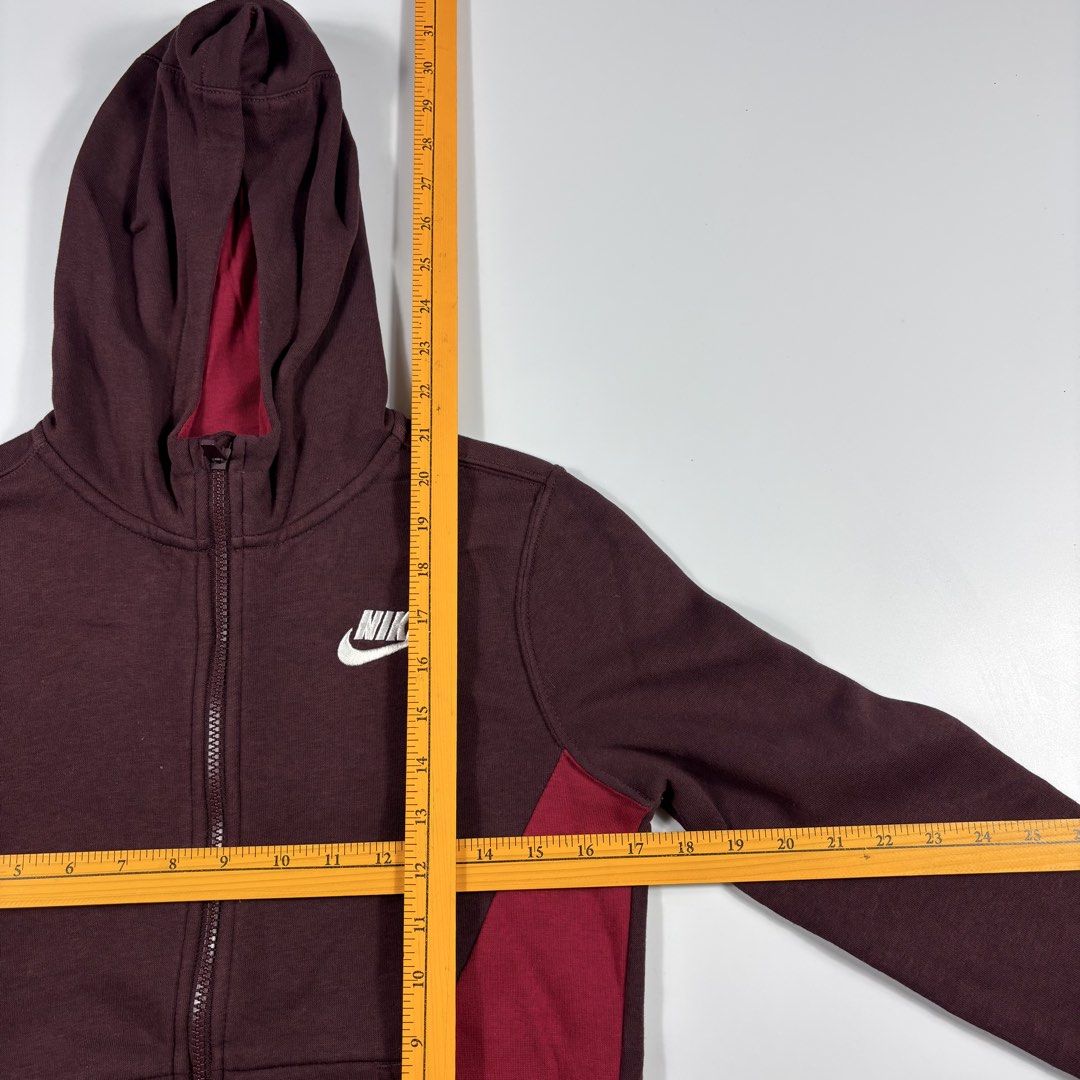 NIKE TECHFLEECE TWO TONE HOODIE (Category: Coats, Jackets and Outerwear) located in Bulacan. Submitted by etolleneil (Listing ID 1462092078, Image 2). Description: Size: Best fit Small Dimes: SEE COMSEC. Color rate: 9/10 Issue: NONE.