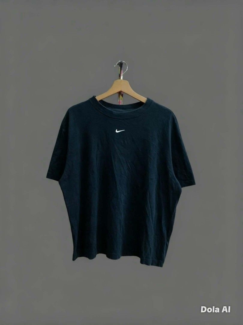 Nike T-Shirt (Category: Tshirts & Polo Shirts ) located in Alegria. Submitted by happypenguin-d20d (Listing ID 1462079321, Image 1). Description: - Classic Nike t-shirt - Features the iconic Nike swoosh logo - Dark color (deep navy or black) - Perfect for everyday wear - Comfortable fit.