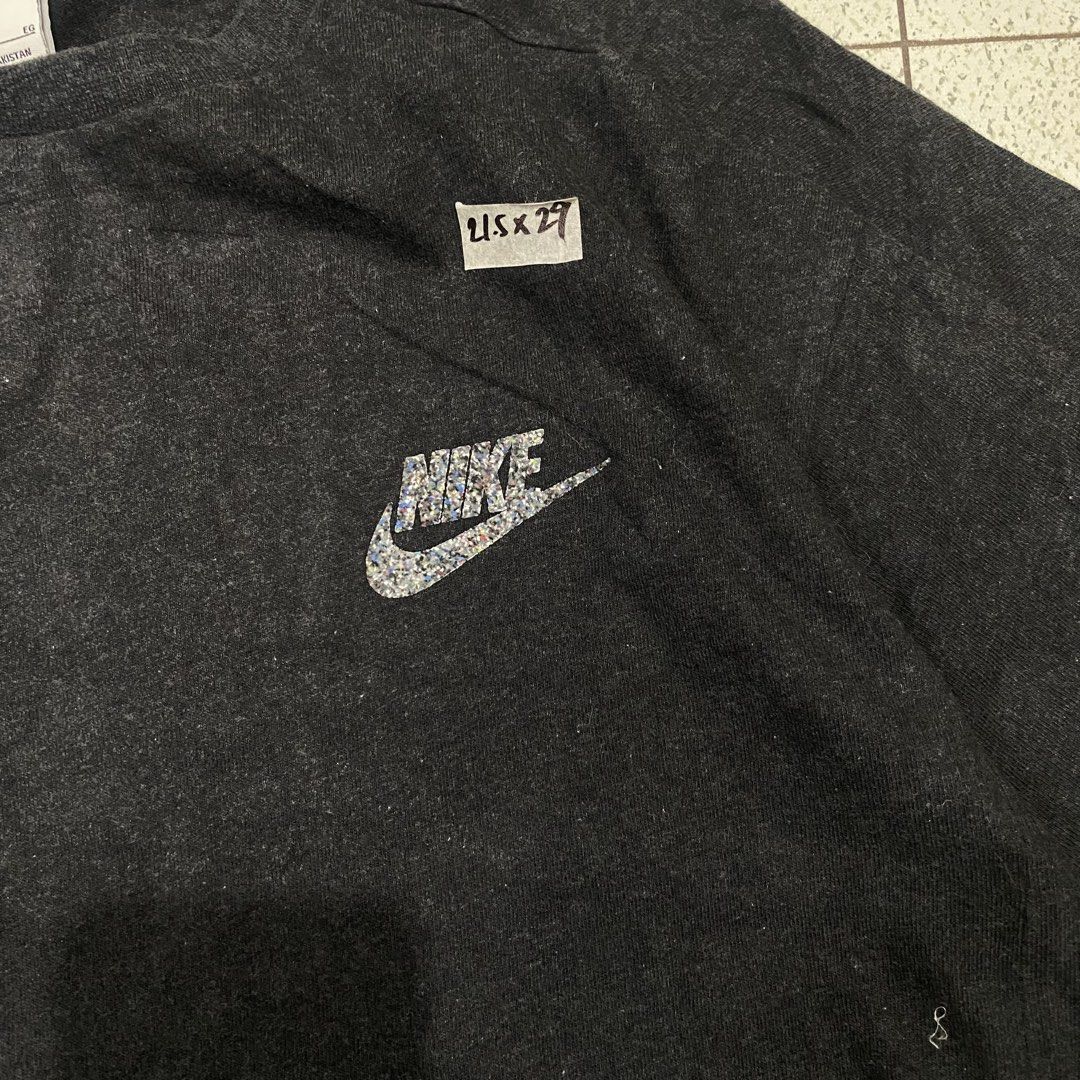 Nike T-Shirt XL Dark Grey (Category: Tshirts & Polo Shirts ) located in Manila. Submitted by sepamorash53558 (Listing ID 1462081298, Image 2). Description: - Dark grey Nike t-shirt - Size: XL - Material: Cotton blend with polyester (check label for details) - Design: Textured, glittery Nike logo on chest - Accent: Small 'USK x 27' tag - Origin: Made in Pakistan.