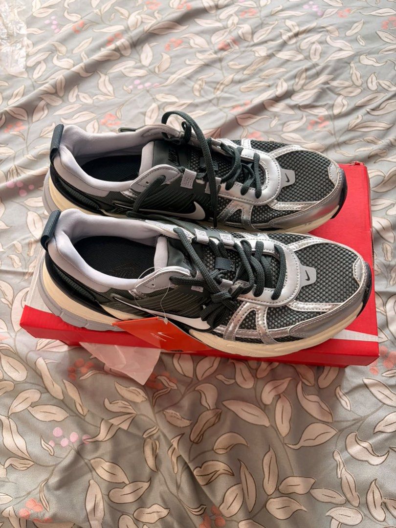 Nike V2K Run (Category: Sneakers) located in Quezon City. Submitted by stealsandfindsph (Listing ID 1462133358, Image 2). Description: Brand New With Box Size 8 (Women’s) .