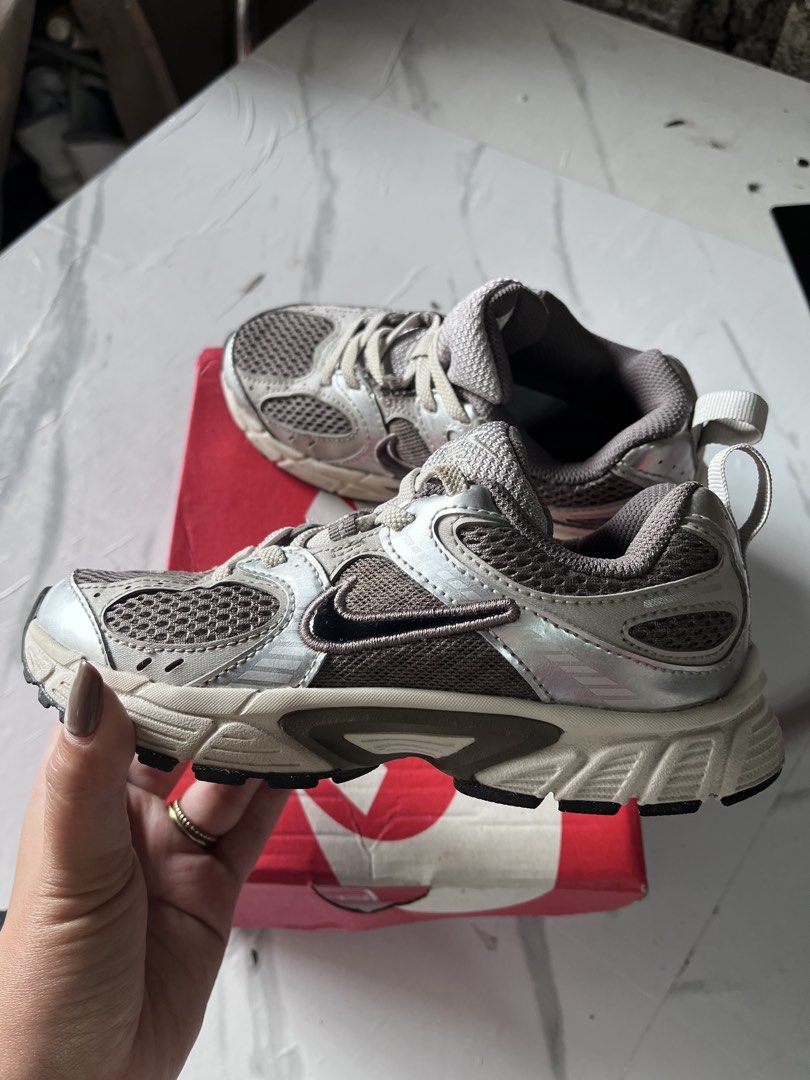 Nike V5 rnr (Category: Babies & Kids Fashion) located in Bulacan. Submitted by theocalyx (Listing ID 1462259853, Image 1). Description: Nike v5 rnr Euc-LN condi No issue.